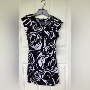 Lovely black and white dress. Worn twice - great condition. Size M.